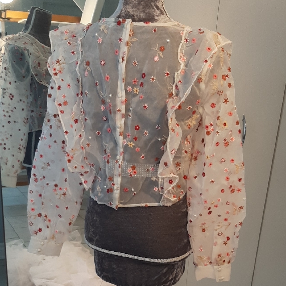 ZARA💐LNWT Chic Sheer White Blouse with Red Floral Embroidery & Faux Pearls Sz M - Picture 6 of 11